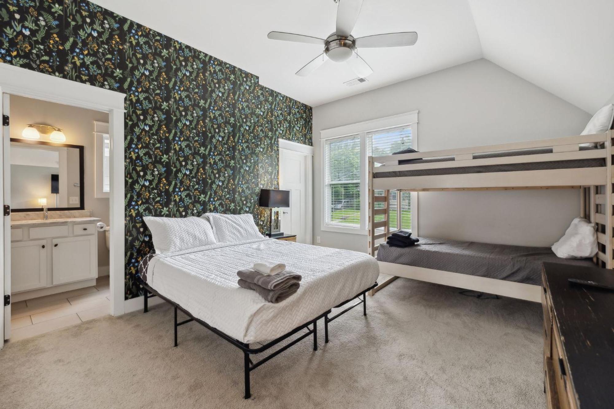 Cozy Retreat Mins To Broadway & East *