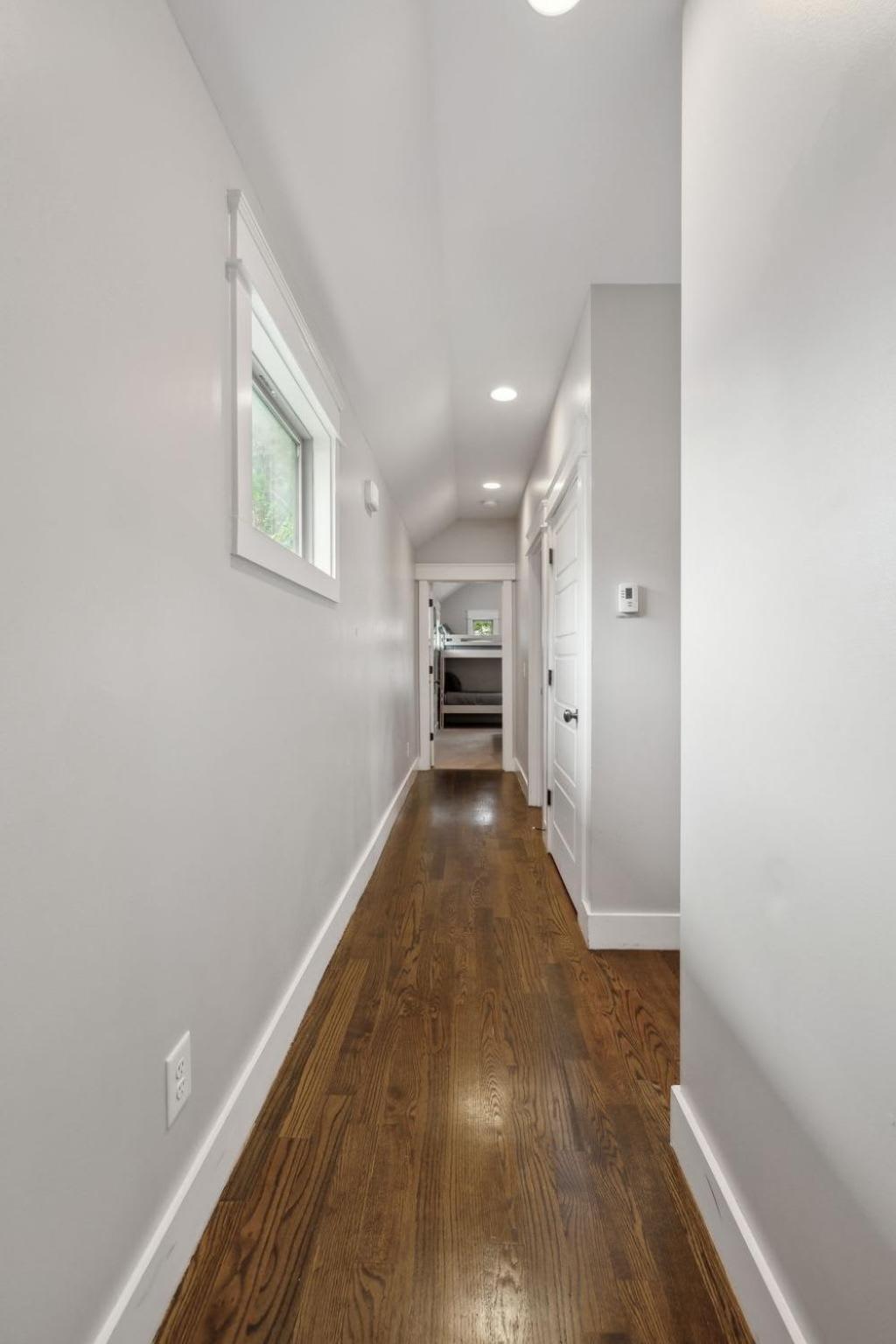 Spacious Retreat Mins To Broadway & East Apartment