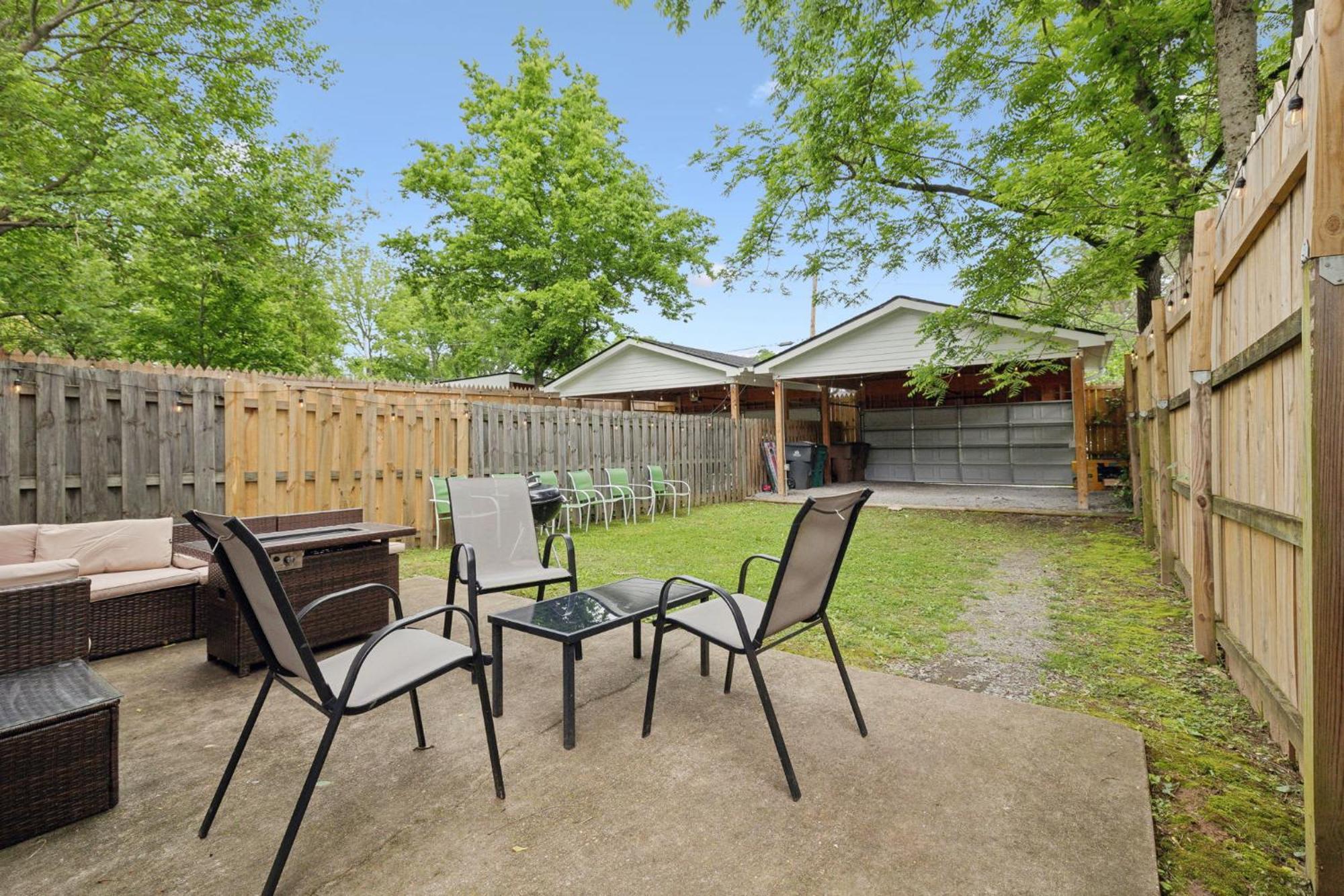 Spacious Retreat Mins To Broadway & East Apartment *