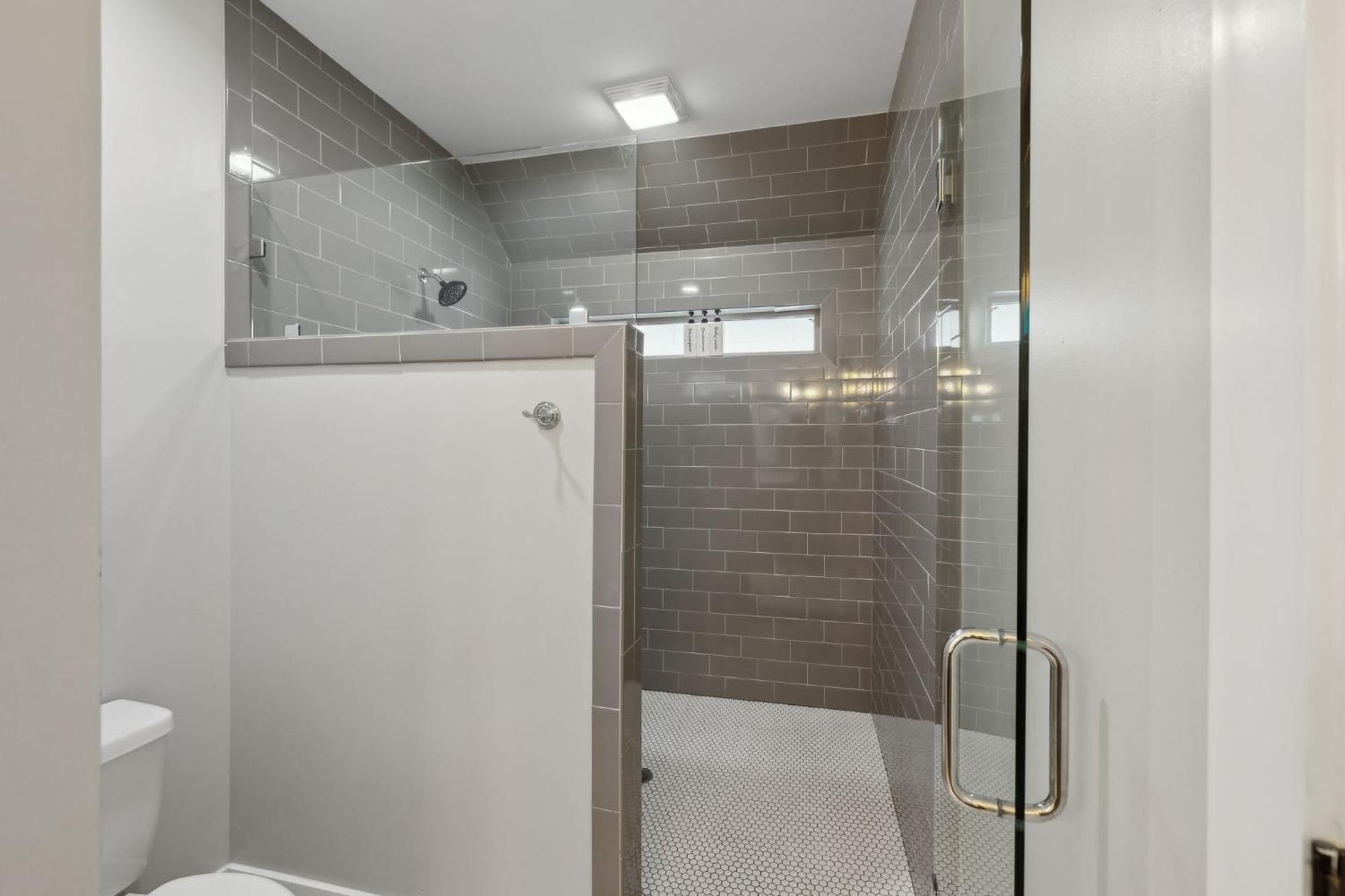 Apartment Stylish Duplex Near Downtown & East Fun *