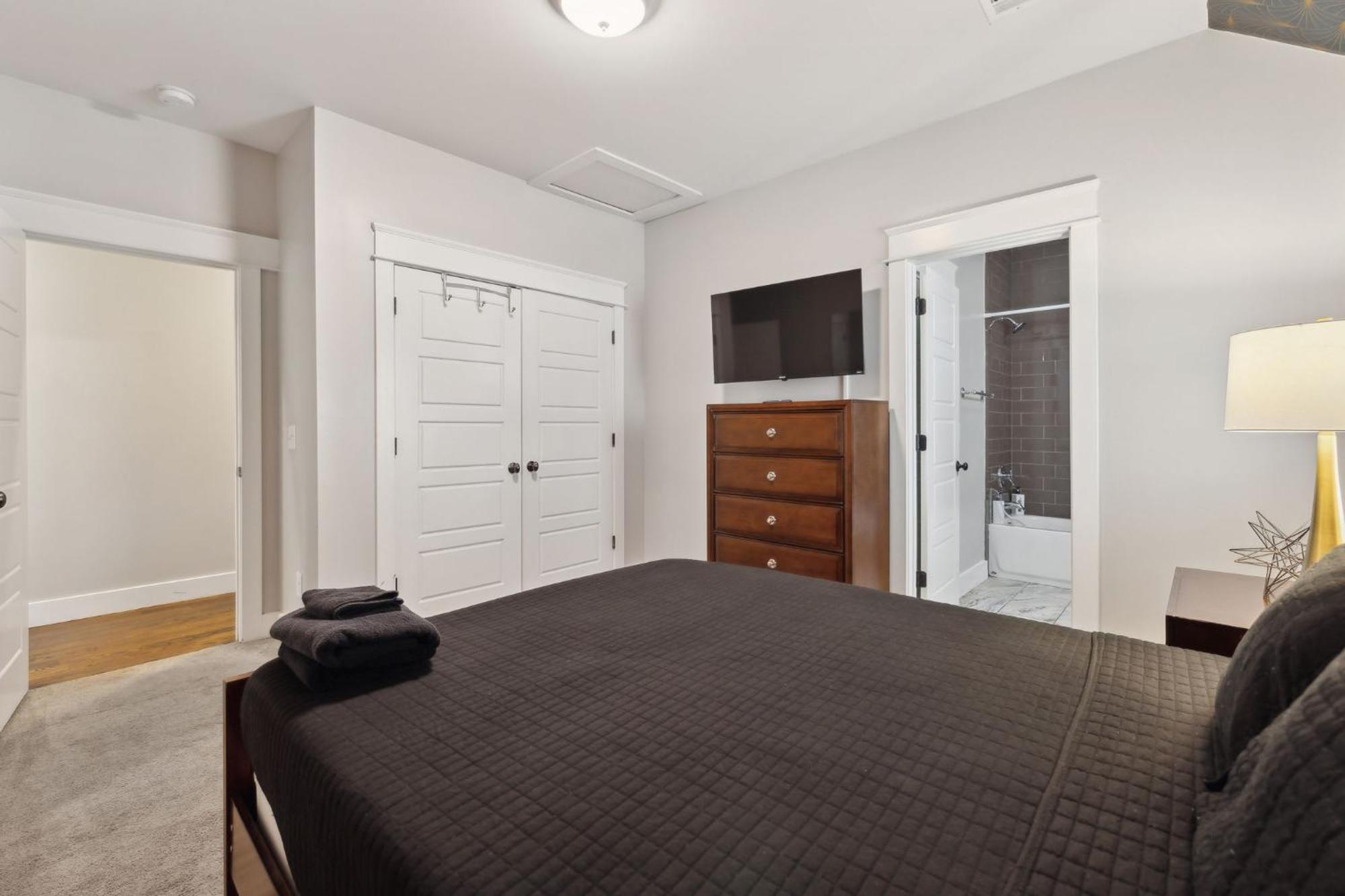 Stylish Duplex Near Downtown & East Fun Apartment Nashville