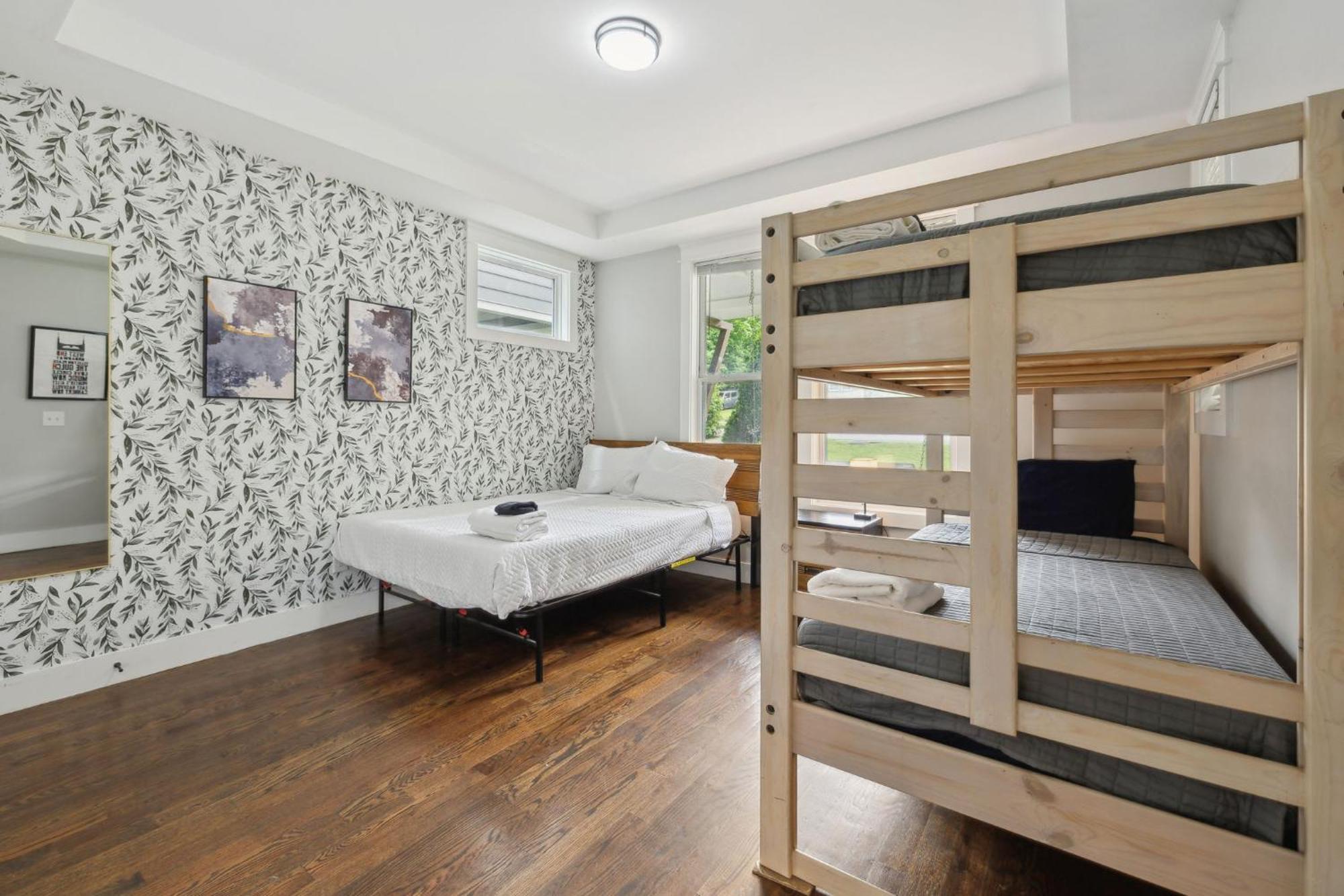 Stylish Duplex Near Downtown & East Fun * Nashville