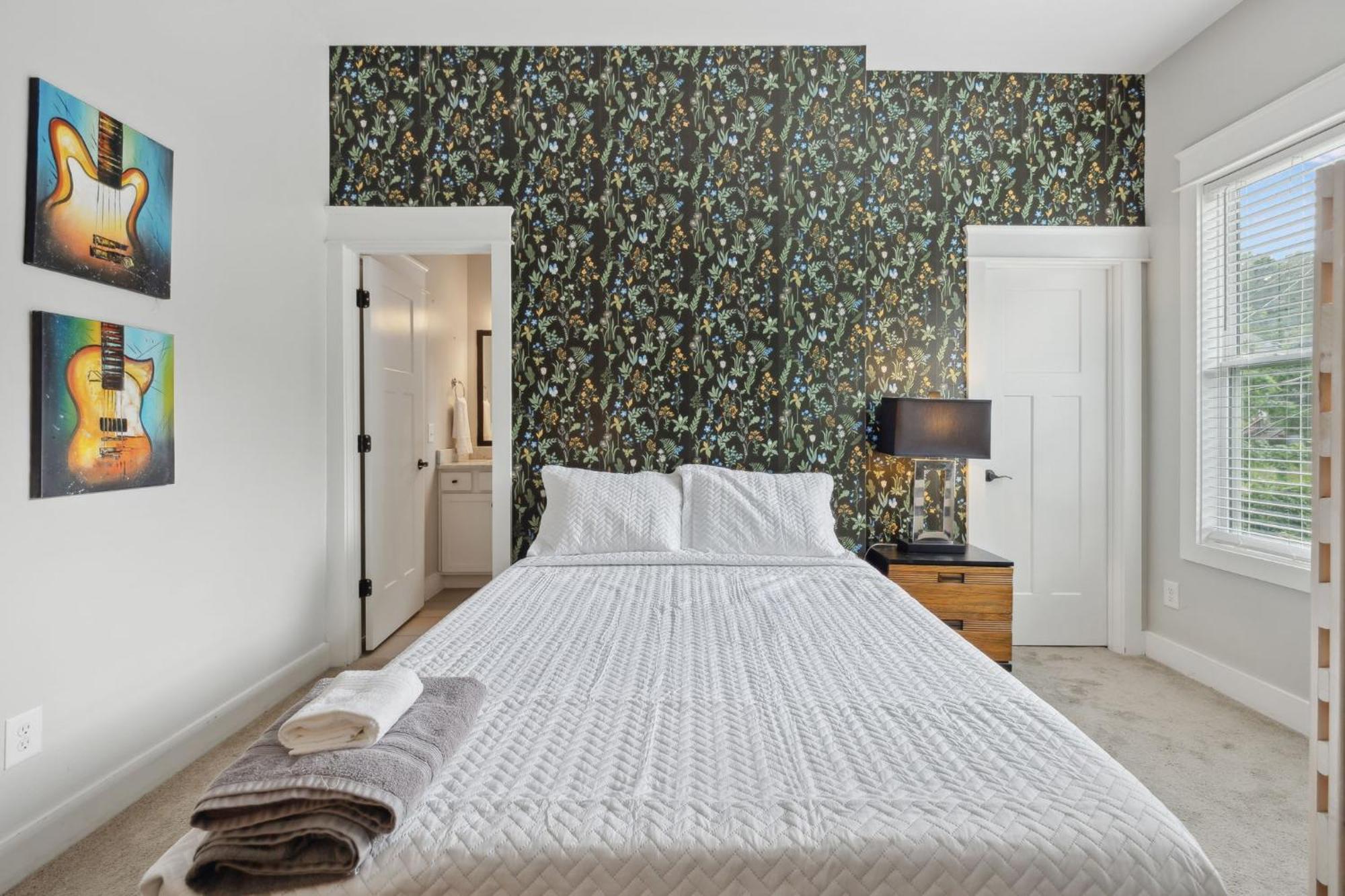 Stylish Duplex Near Downtown & East Fun