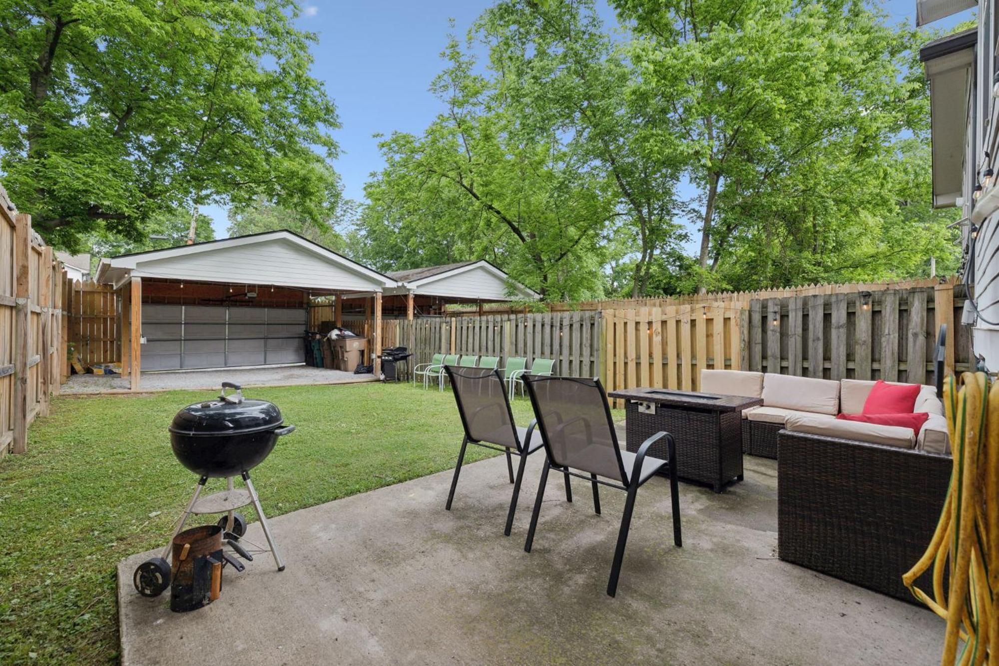 Stylish Duplex Near Downtown & East Fun Apartment