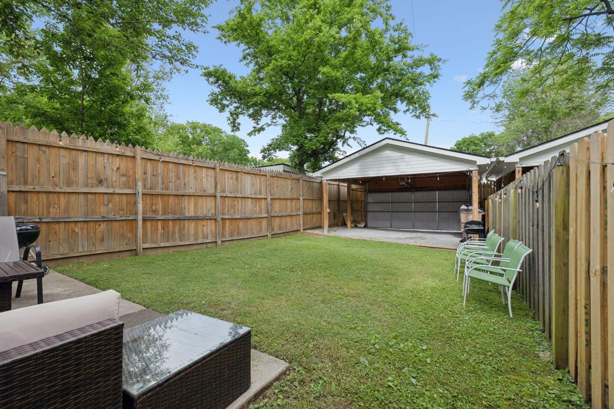 Stylish Duplex Near Downtown & East Fun Apartment