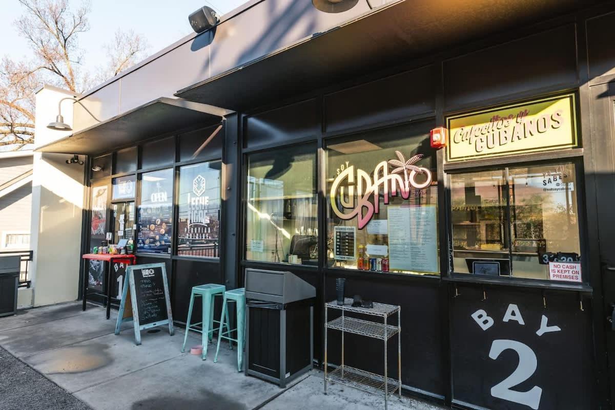 East Getaway - Walk To Parks Golf & Music Spots