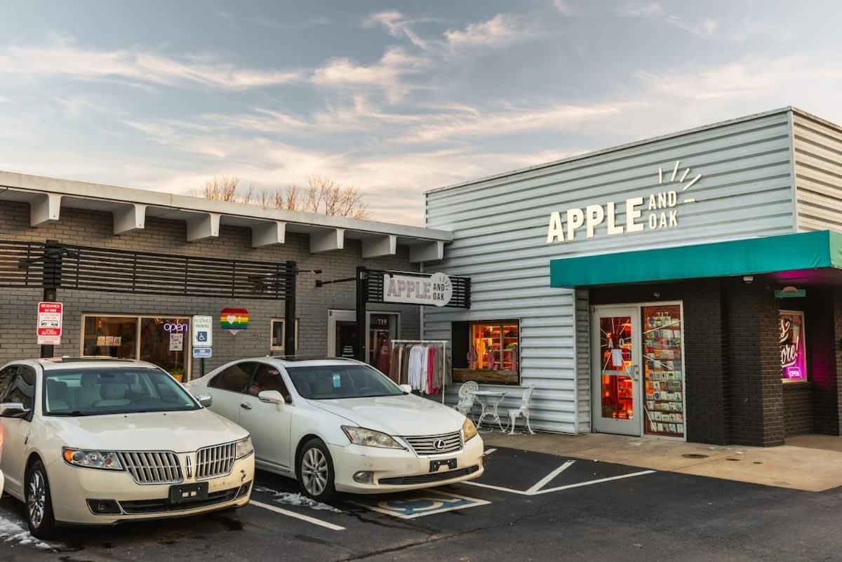 East Getaway - Walk To Parks Golf & Music Spots