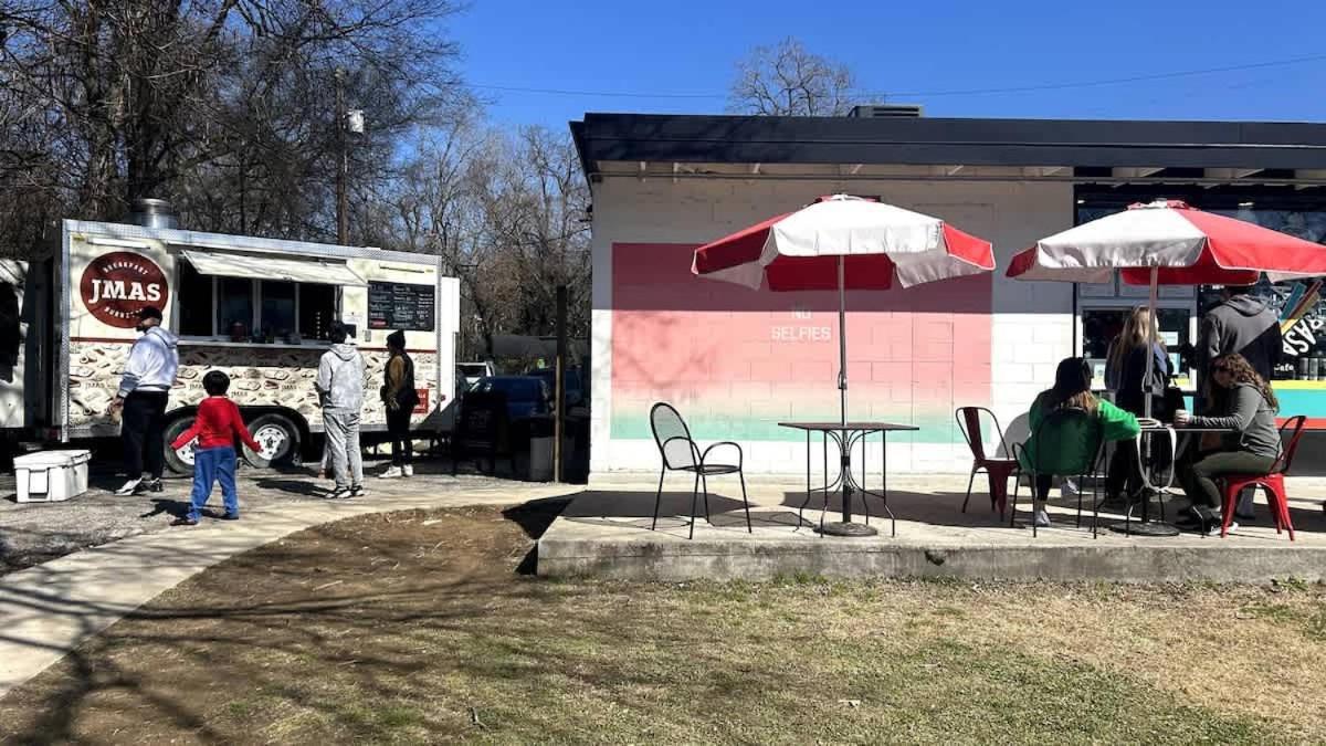 East Getaway - Walk To Parks Golf & Music Spots