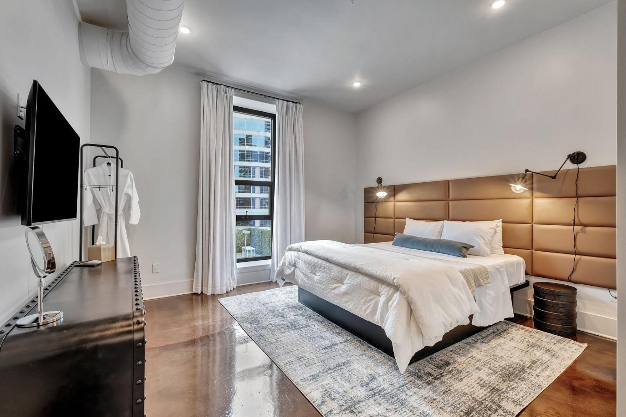 B 4br By Maddox Apartment *