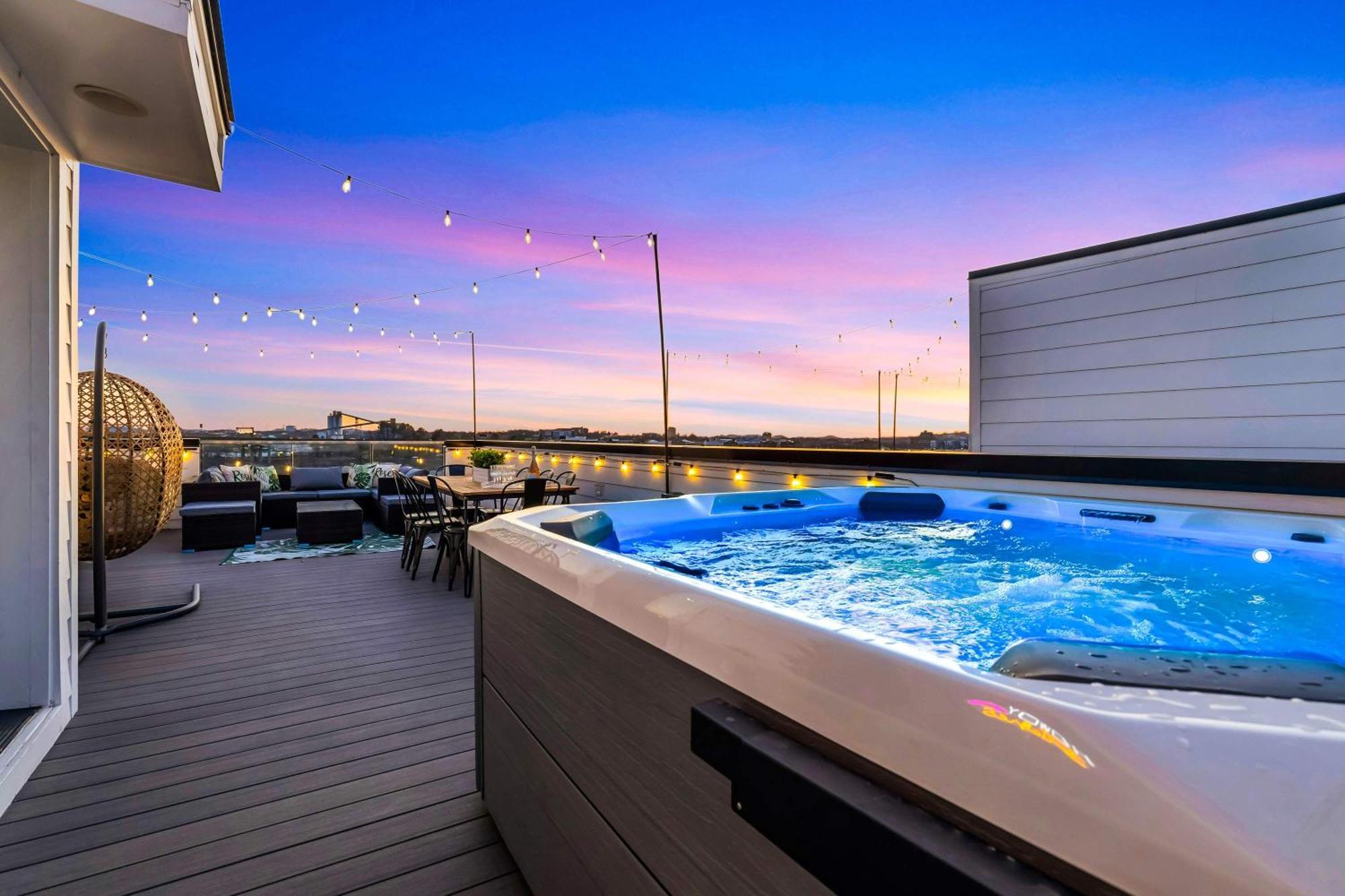 Downtown Hot Tub Game Karaoke Holiday home Nashville