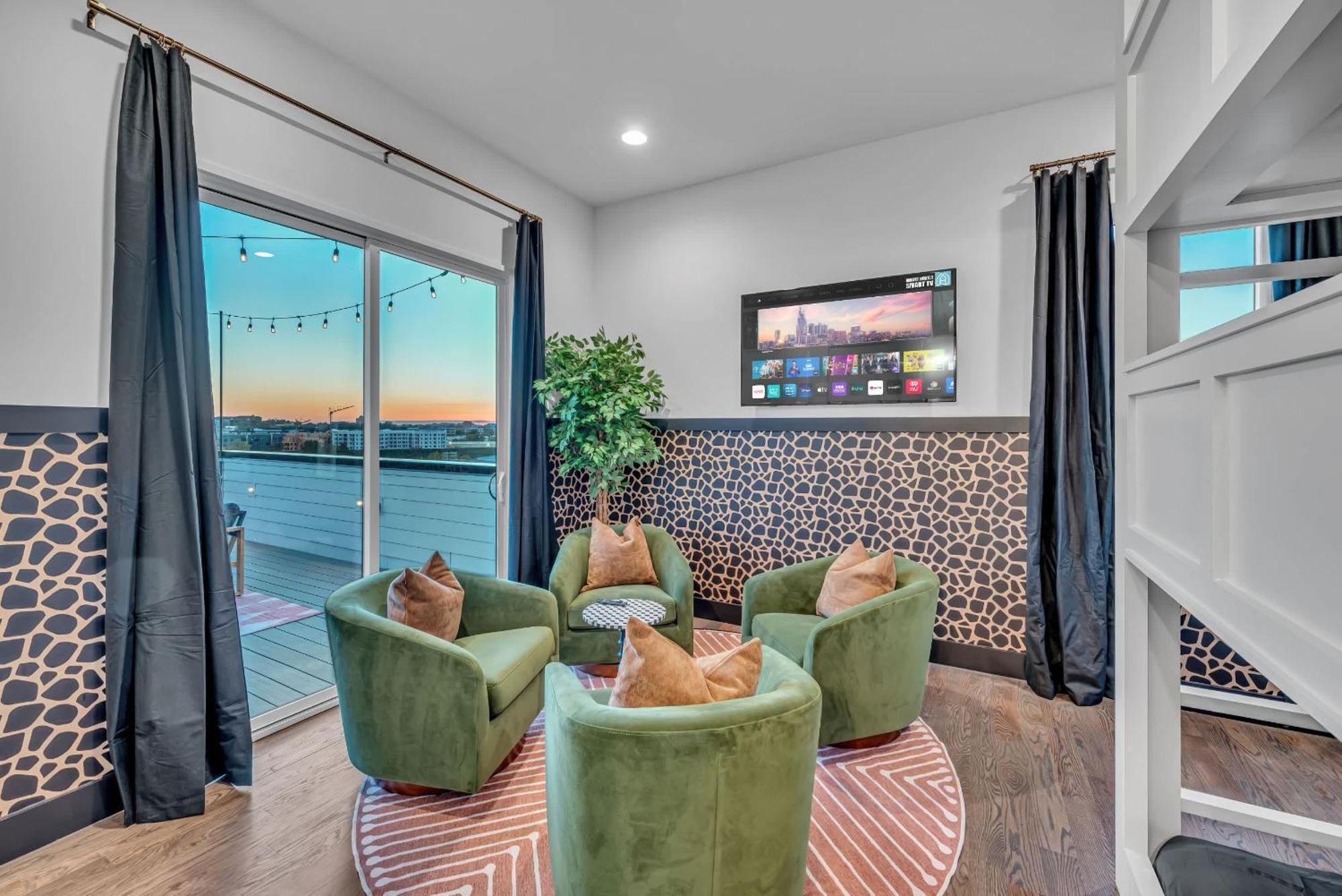 Disco Themed Hot Tub & Rooftop Decks In Holiday home