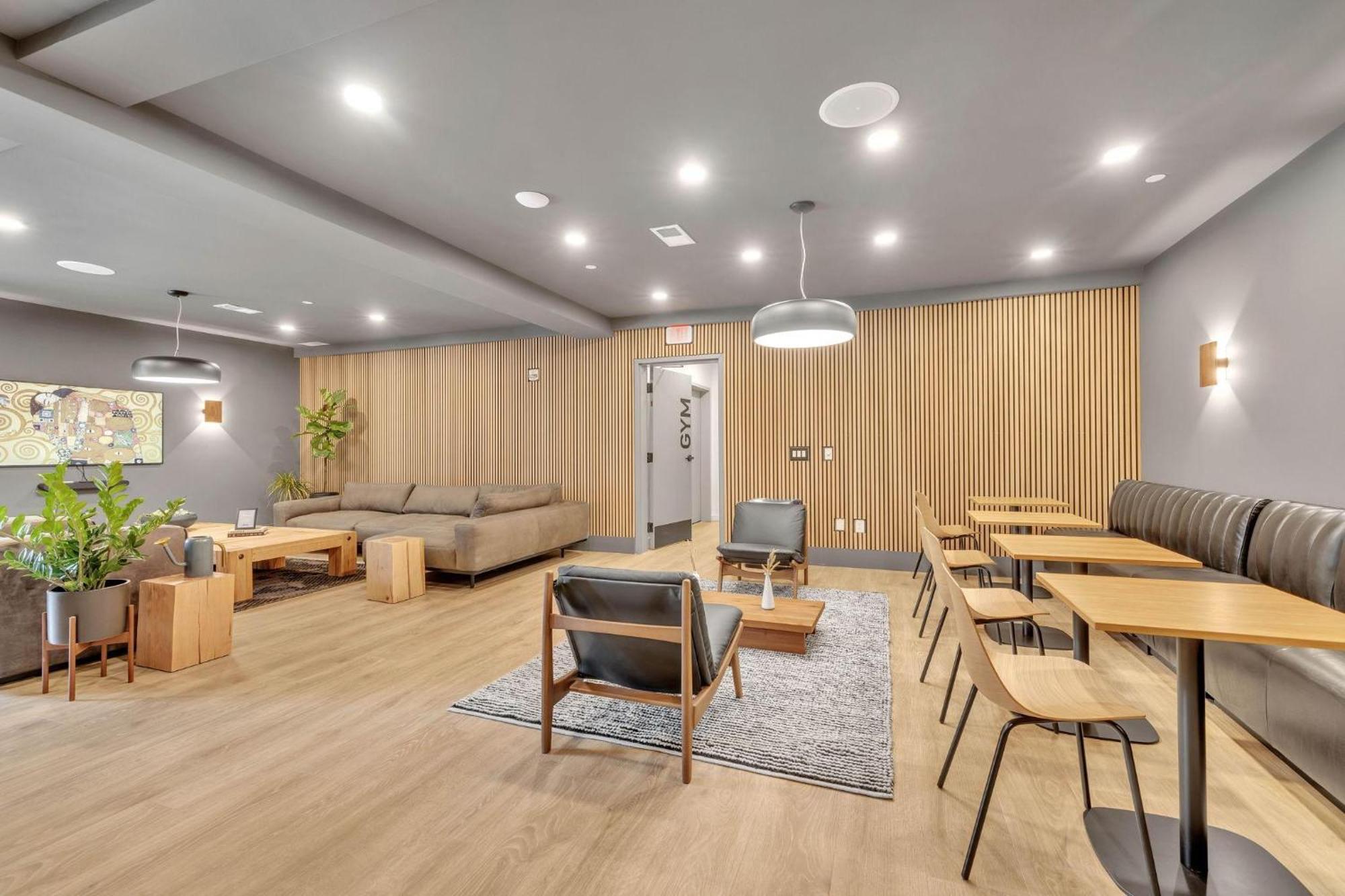 Hyve-retro Modern-full Gym-walk To Broadway Nashville