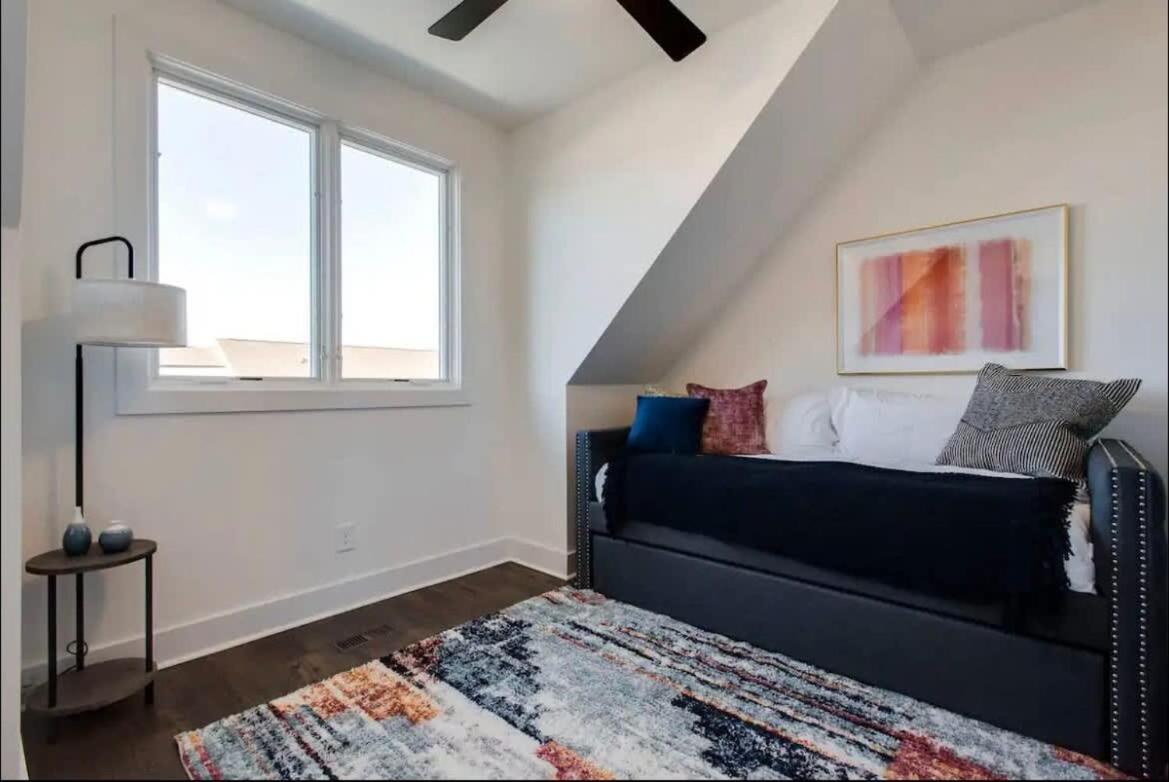 West End Dreams-2 Homes-6 Mins To Broadway Holiday home *