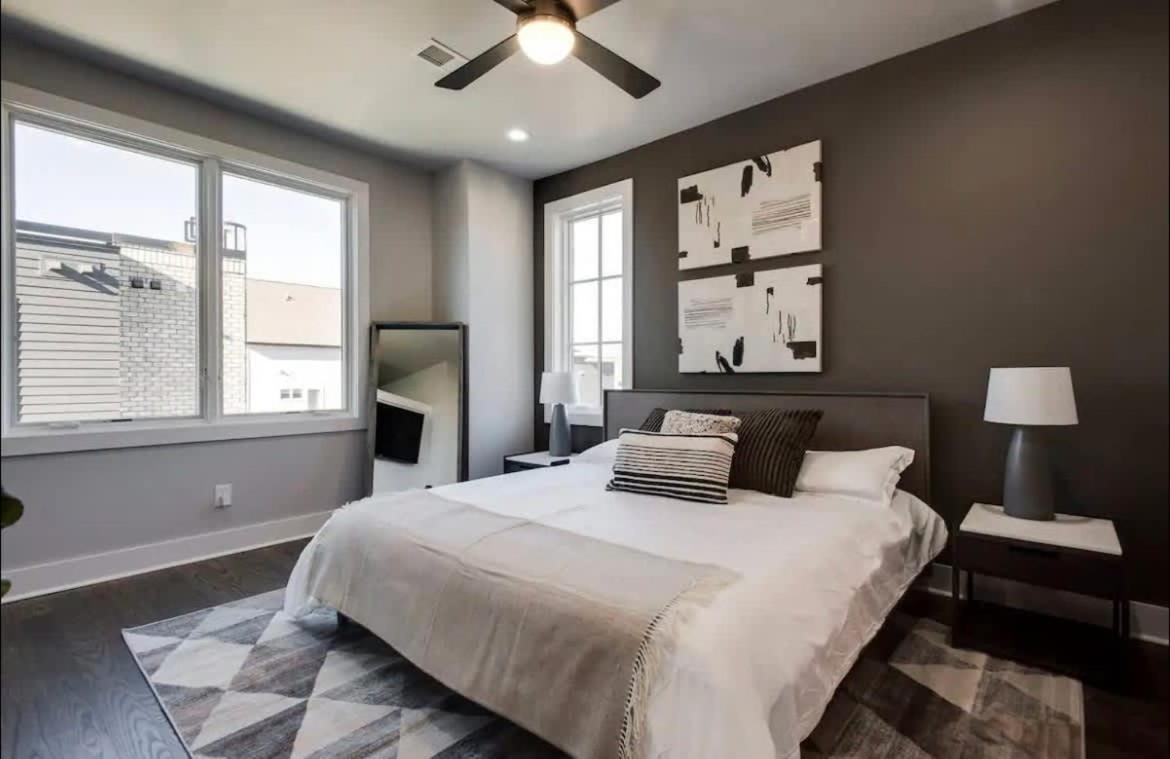 West End Dreams-2 Homes-6 Mins To Broadway Holiday home *