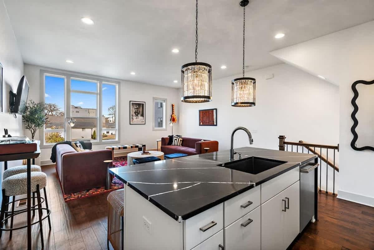 The Southern Lady & Gentleman - Rooftop Patios Holiday home *