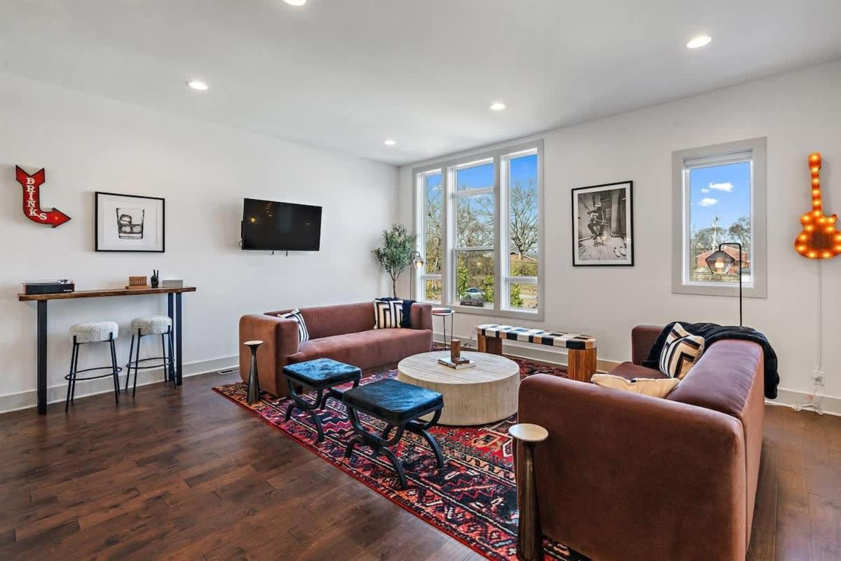 The Southern Lady & Gentleman - Rooftop Patios Holiday home