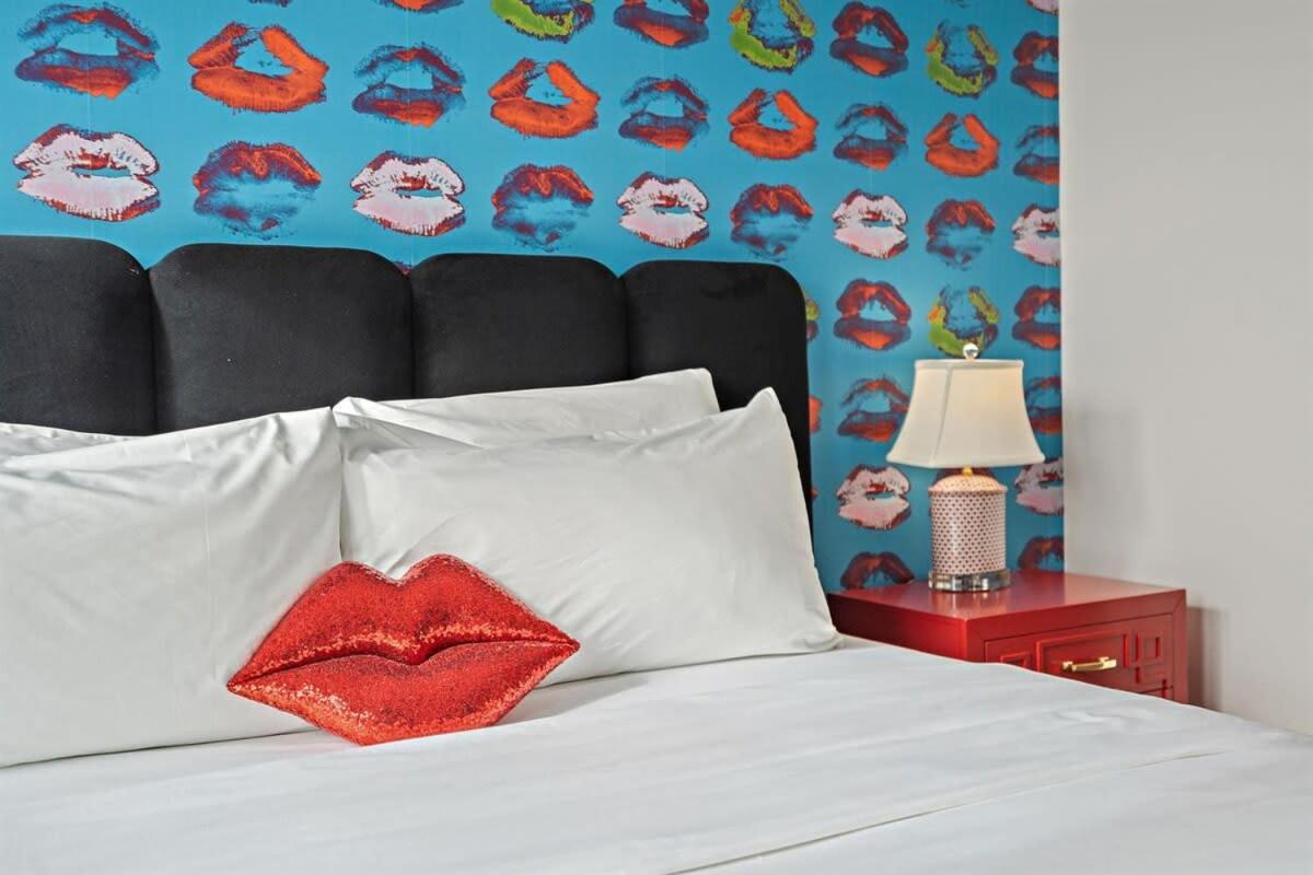 The Southern Lady & Gentleman - Rooftop Patios Holiday home