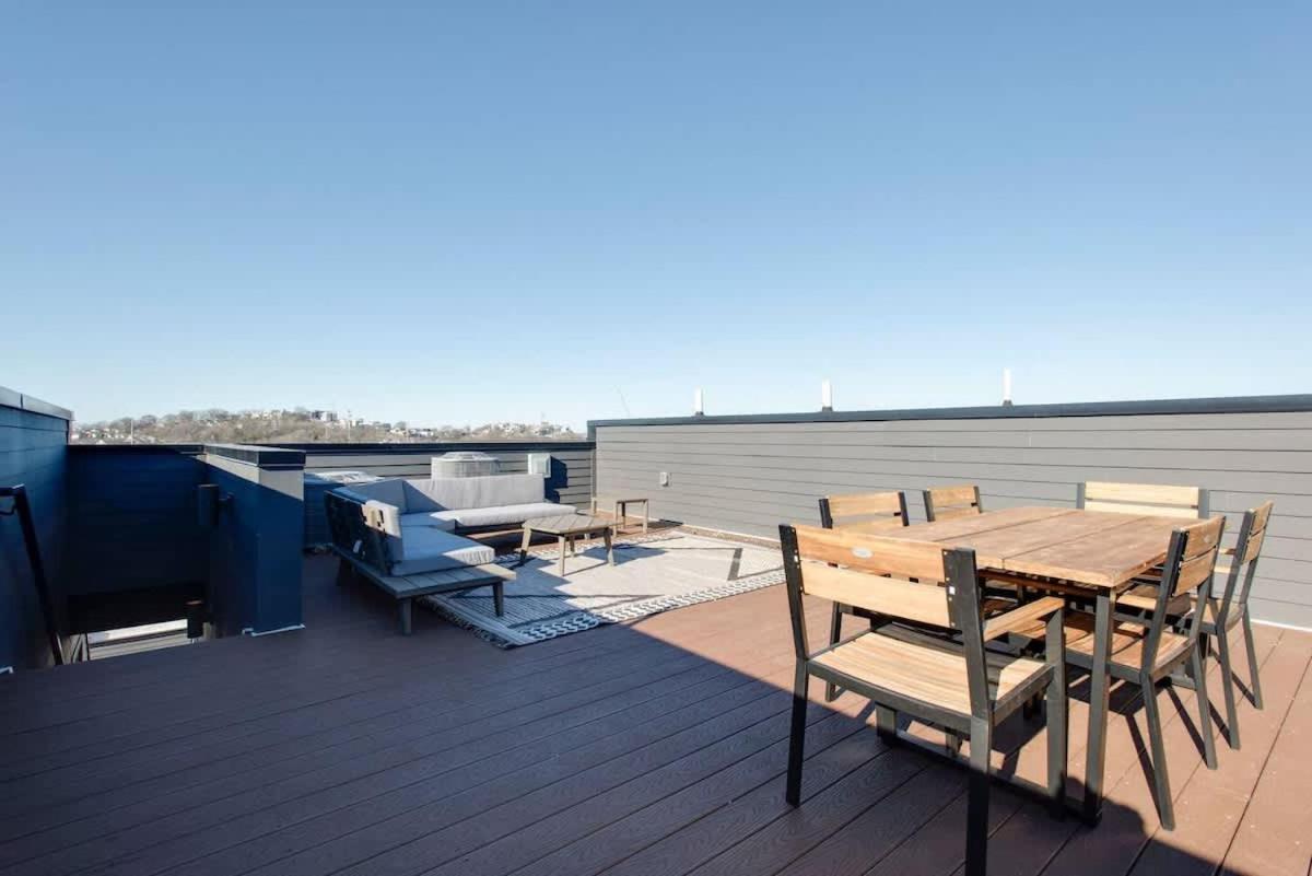 Holiday home West End Dream-private Balcony-6 Mins To Broadway