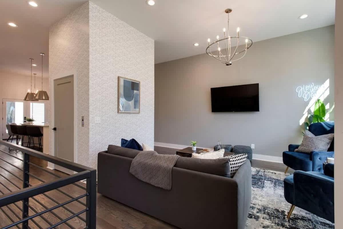 West End Dream-private Balcony-6 Mins To Broadway * Nashville