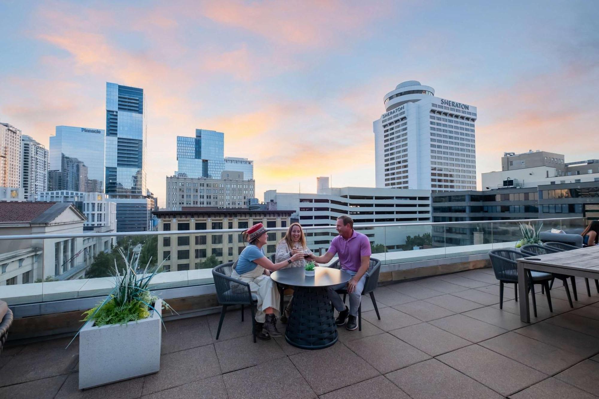 Skyline With Penthouse & Rooftop Deck 6br By Maddox Apartment