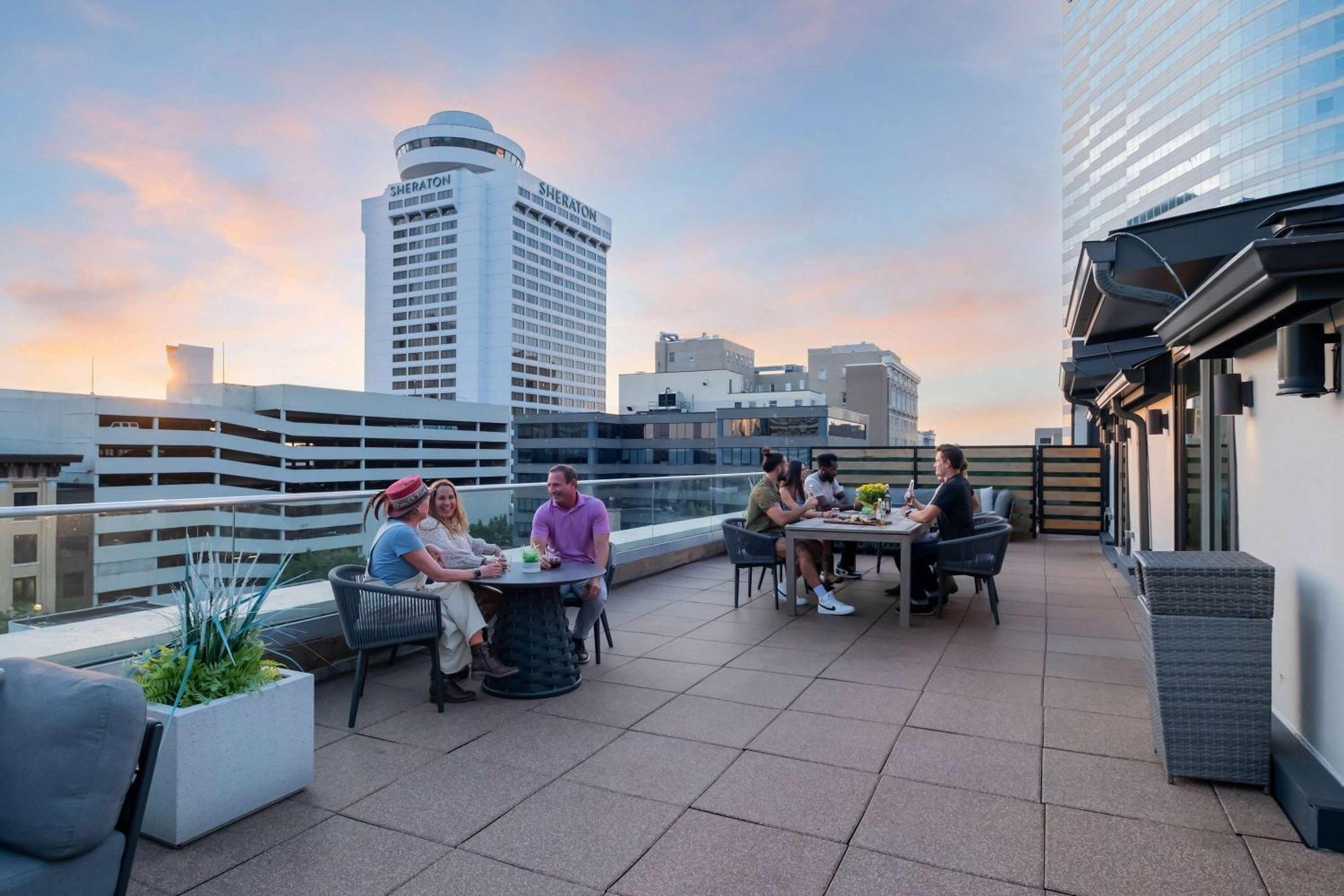Apartment Skyline With Penthouse & Rooftop Deck 6br By Maddox *