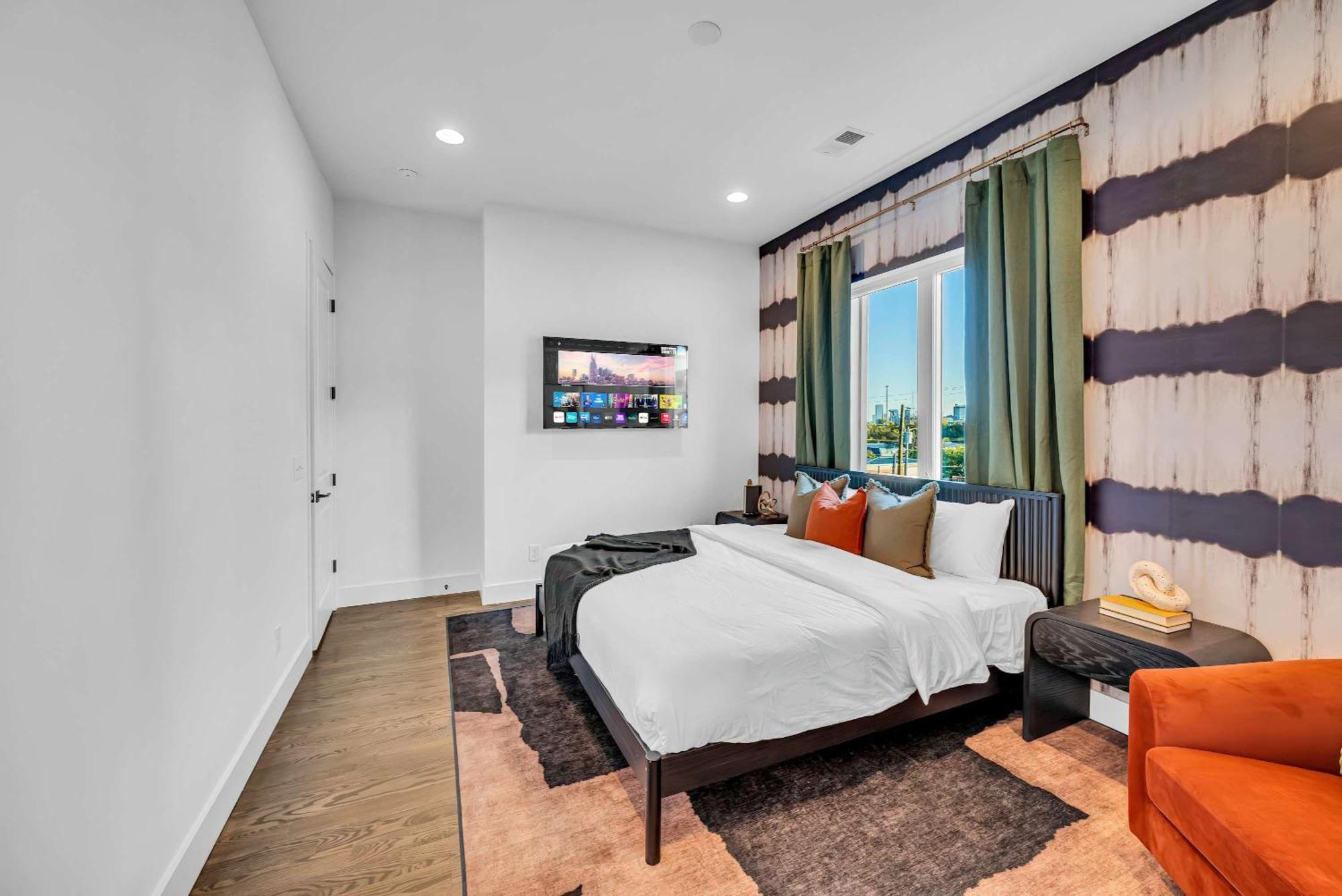 2 Hot Tubs Karaoke Game Downtown