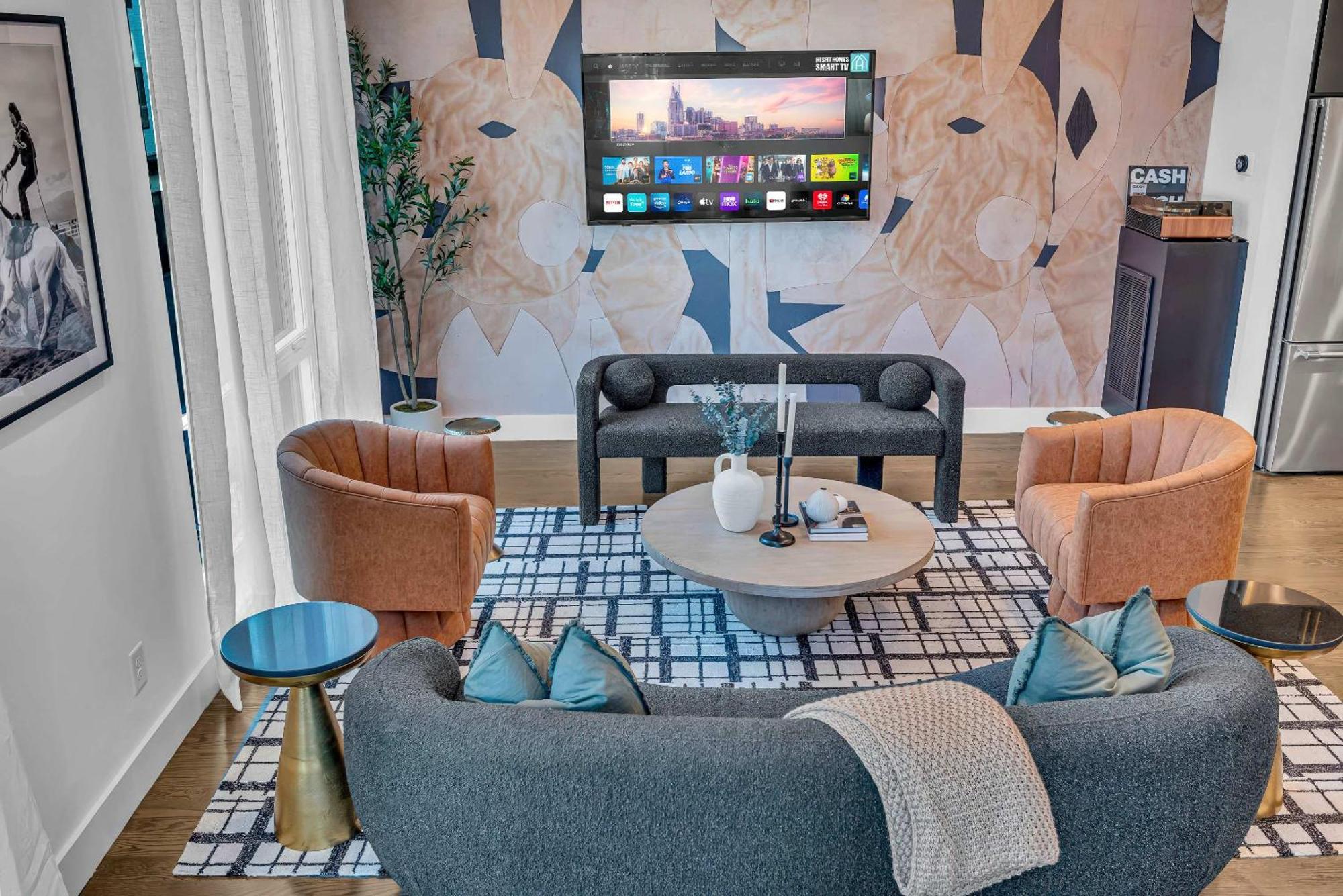 2 Hot Tubs Karaoke Game Downtown Holiday home