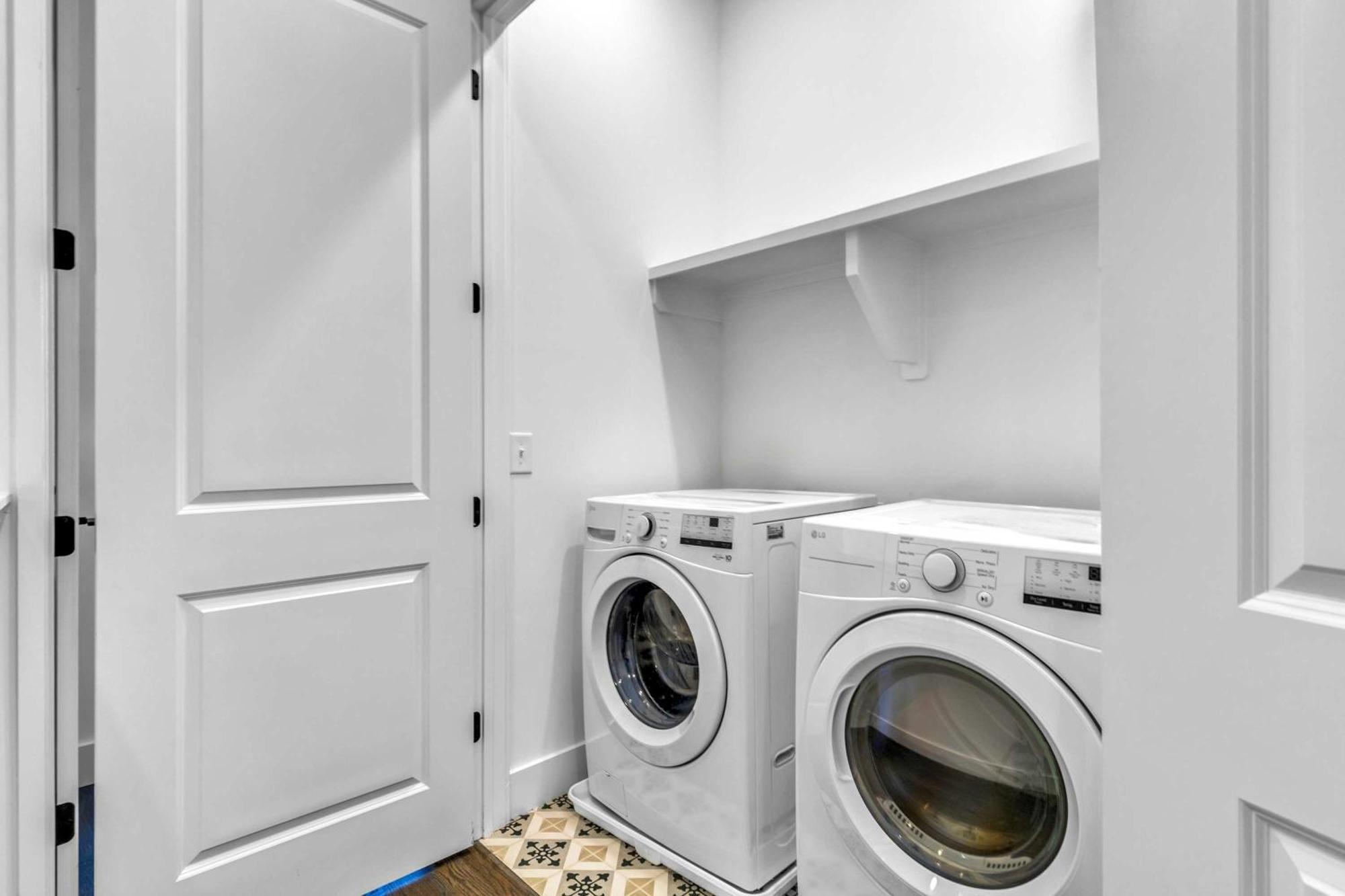 2 Hot Tubs Karaoke Game Downtown Nashville