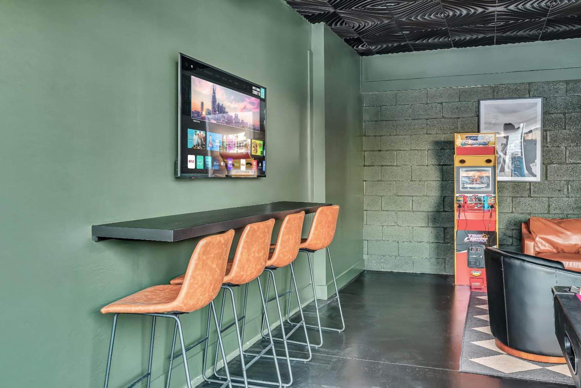 2 Hot Tubs Karaoke Game Downtown Holiday home Nashville