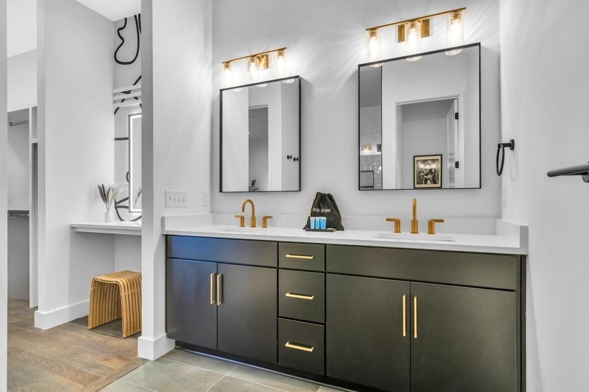 2 Hot Tubs Karaoke Game Downtown *