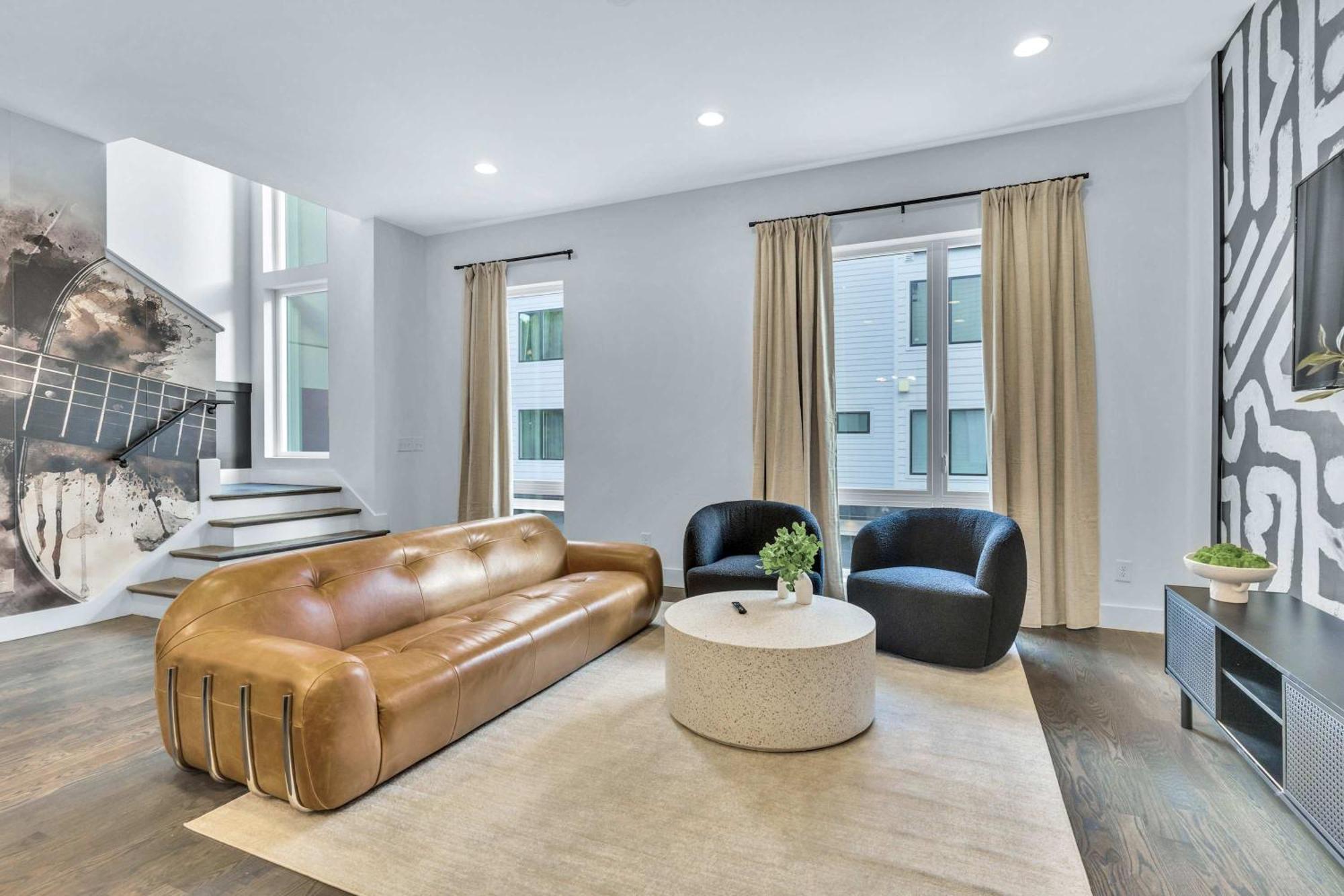 2 Hot Tubs Karaoke Game Downtown Holiday home *