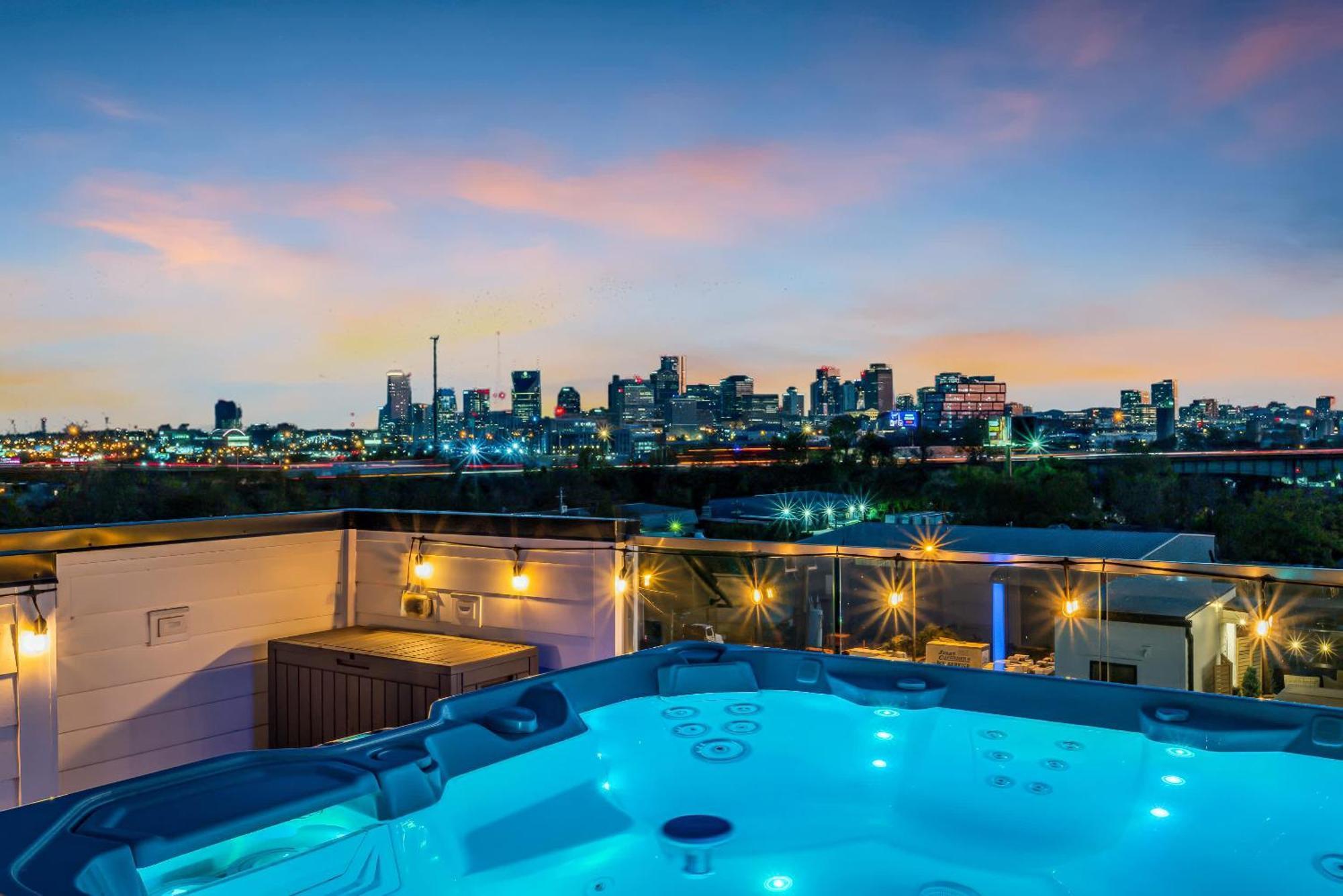 2 Hot Tubs Karaoke Game Downtown Holiday home Nashville