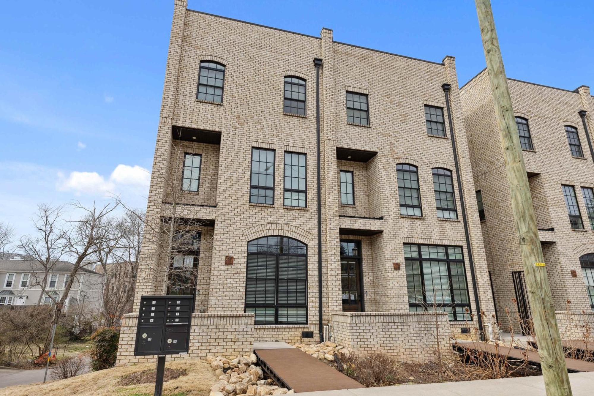 Holiday home West End Oasis-new Building & Rooftop Views