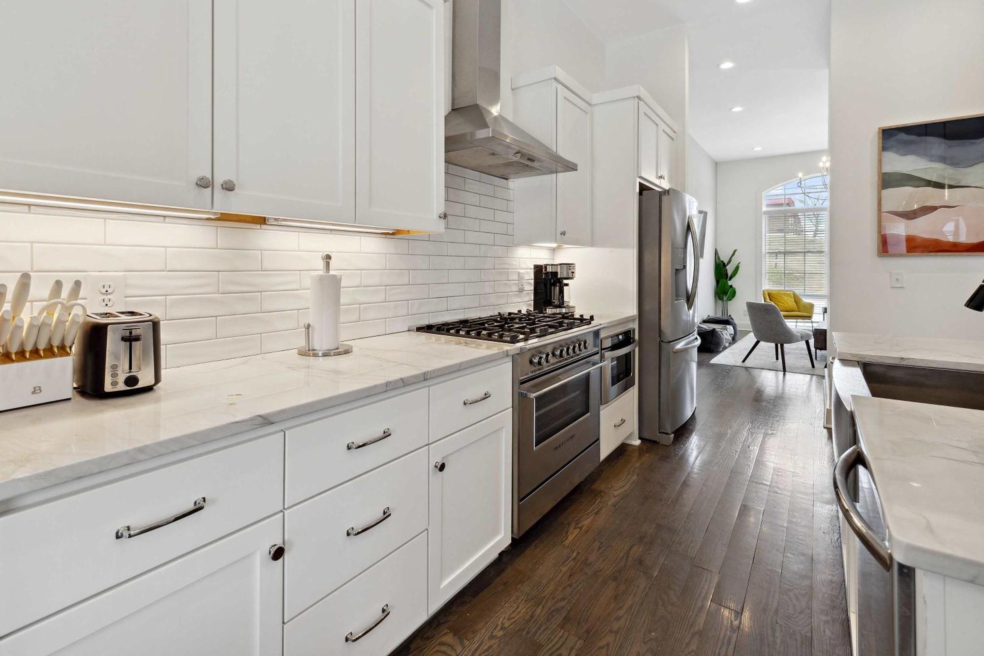 West End Oasis-new Building & Rooftop Views *