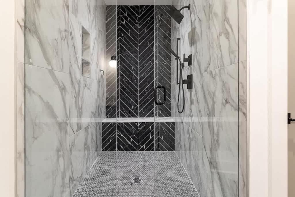 Holiday home New Side By Side Homes - Sleeps 24 *