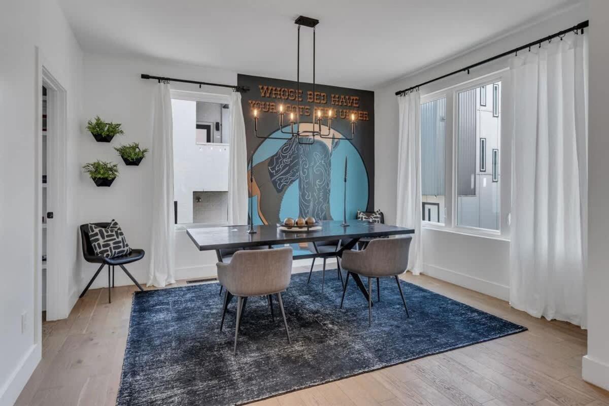 Haven With Gorgeous Skyline Views