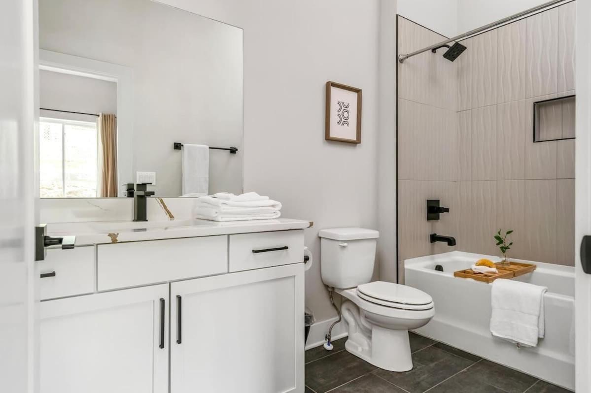 Private Hot Tub - Spacious - Hosts 12 Guests