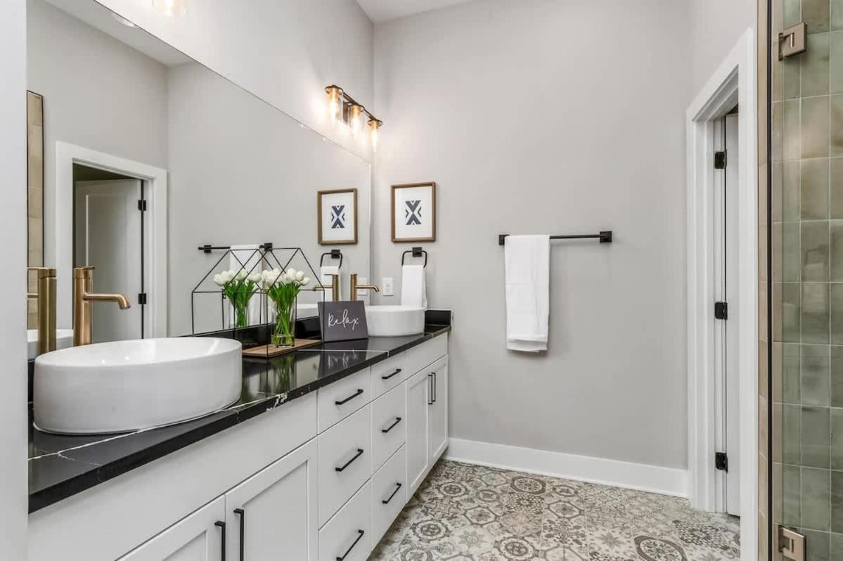 Private Hot Tub - Spacious - Hosts 12 Guests