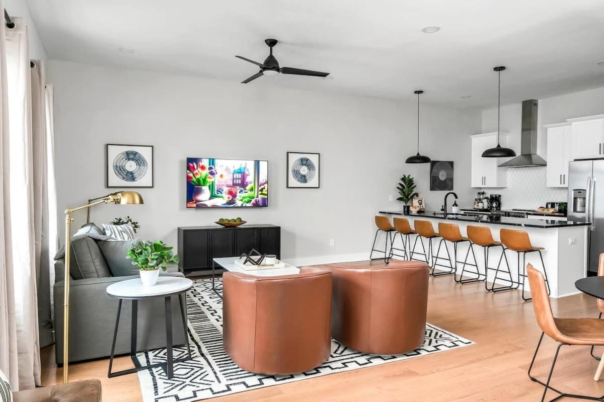 Private Hot Tub - Spacious - Hosts 12 Guests Nashville