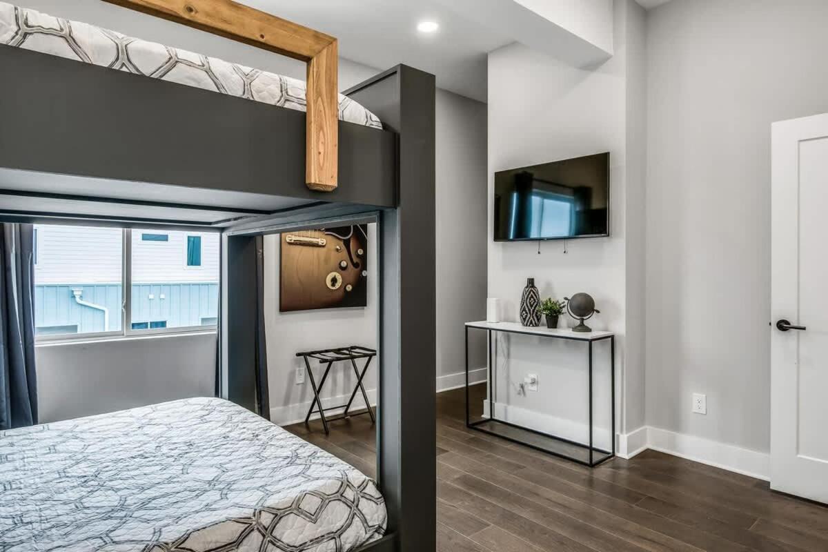 Holiday home Stylish - Rooftop Deck - Hot Tub *