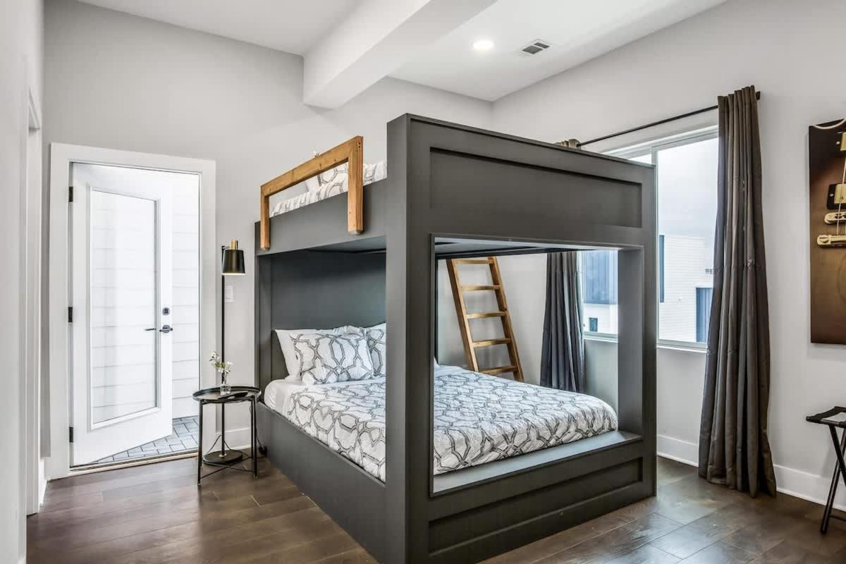 Stylish - Rooftop Deck - Hot Tub Holiday home Nashville