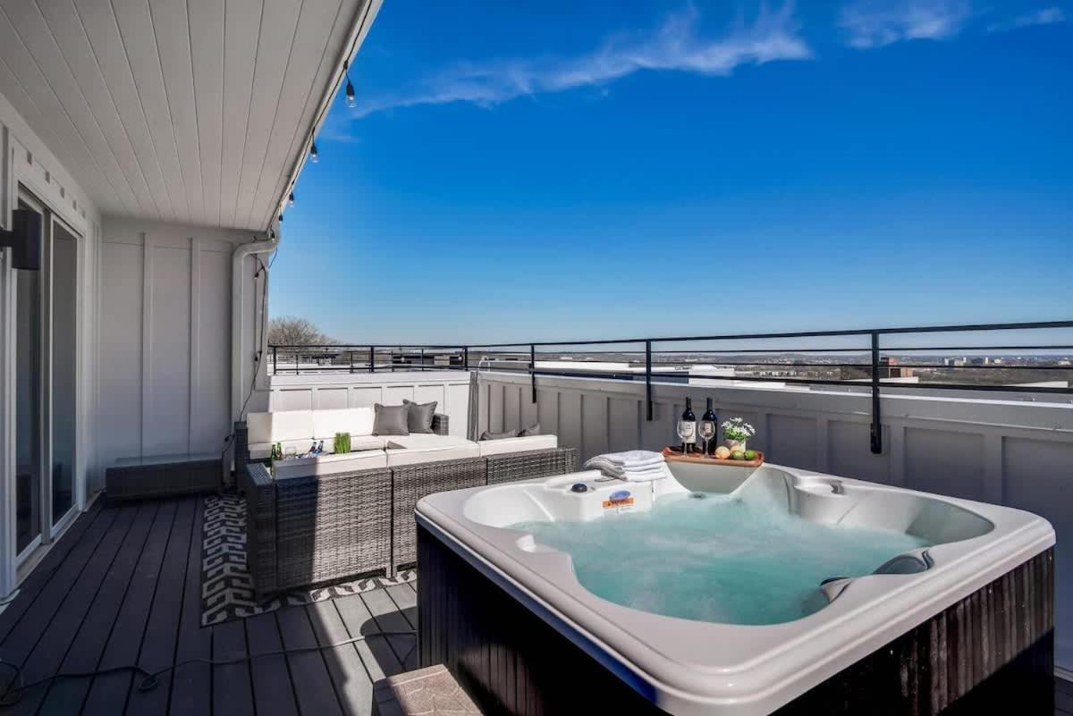 Holiday home Rooftop Views - Hot Tub - Near Honky Tonks & Bars