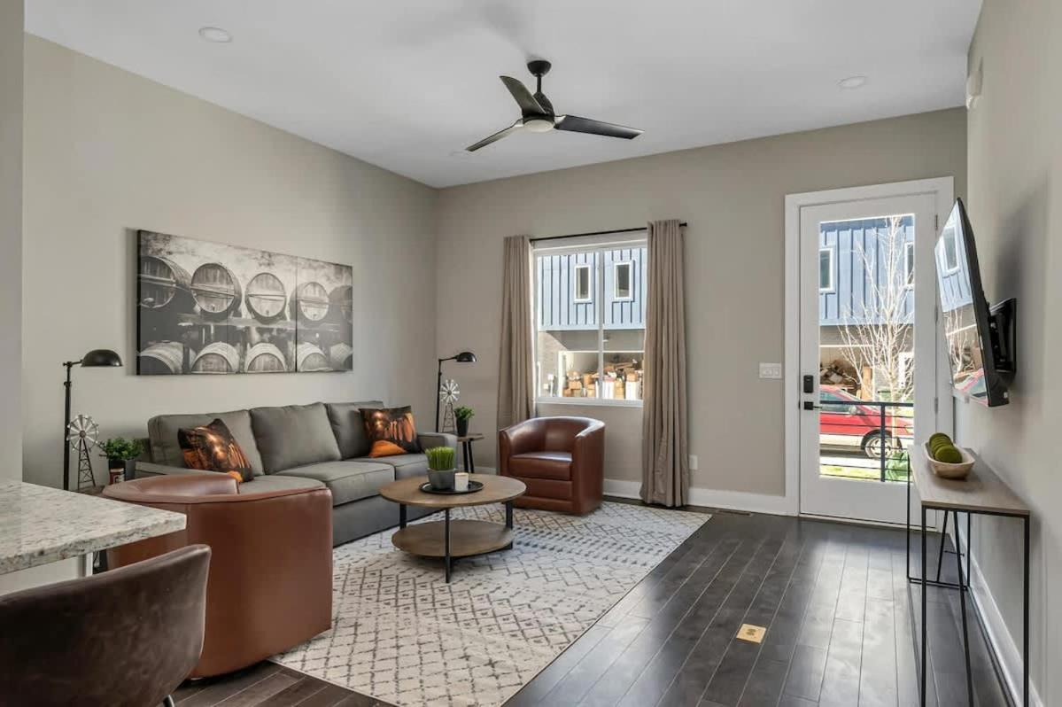 Brand New Side By Side Homes - Sleeps 24 Guests