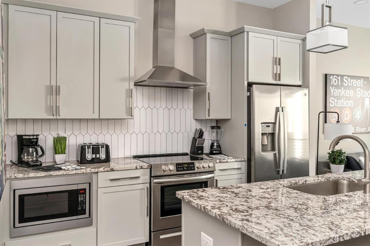 Brand New Side By Side Homes - Sleeps 24 Guests