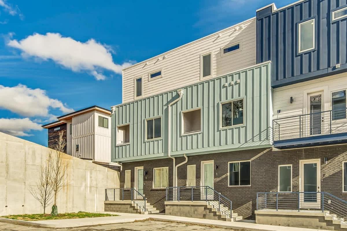Brand New Side By Side Homes - Sleeps 24 Guests *