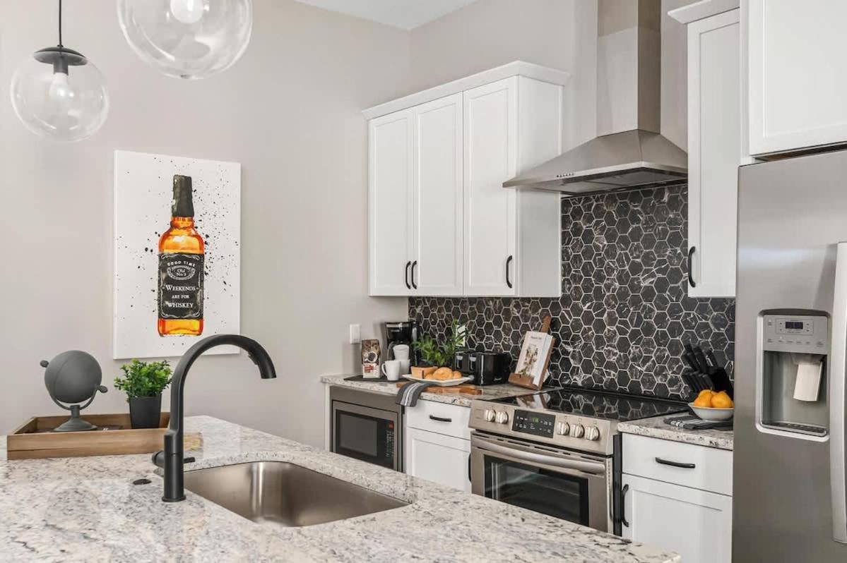 Brand New Side By Side Homes - Sleeps 24 Guests Nashville