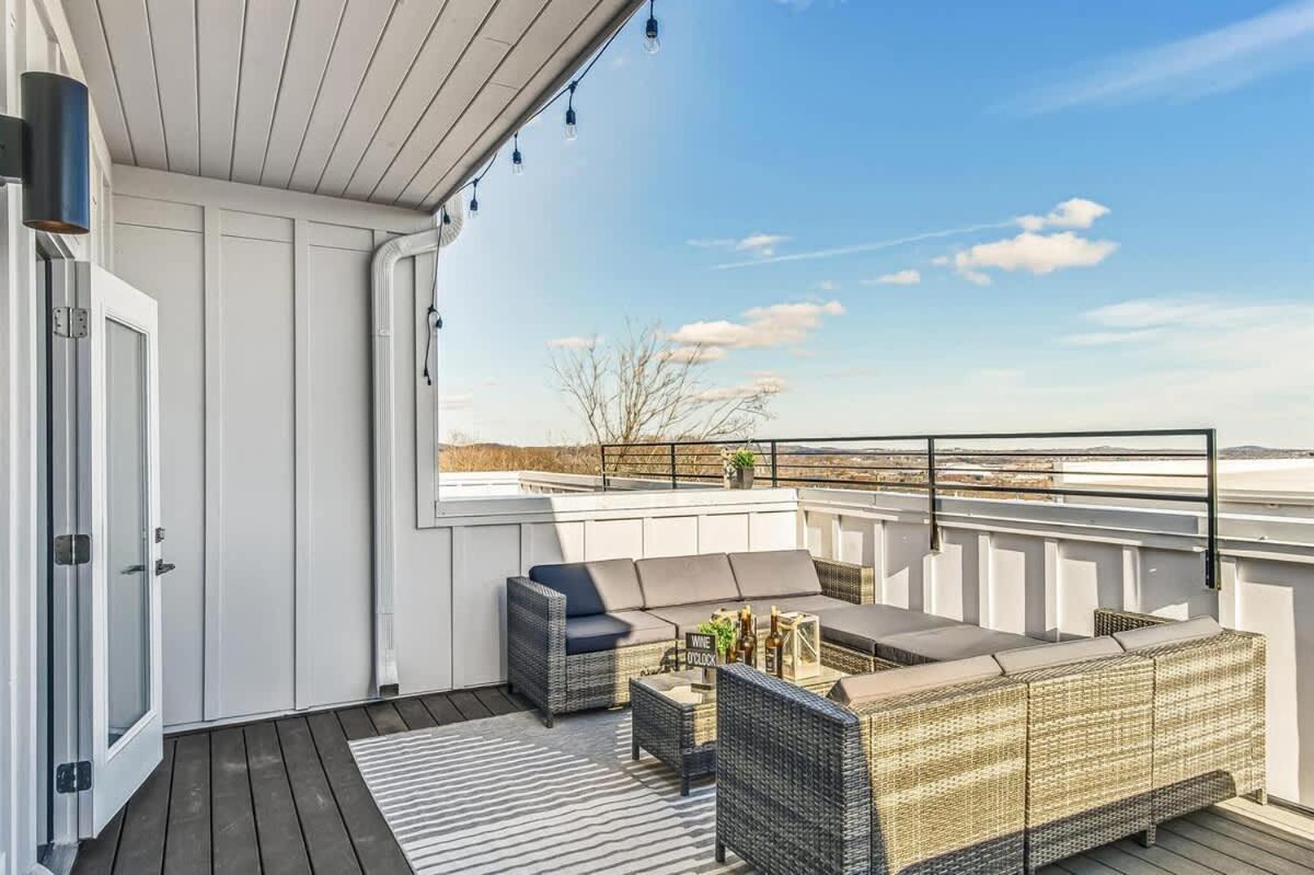 Stunning Rooftop Views Of With Hot Tub Holiday home Nashville