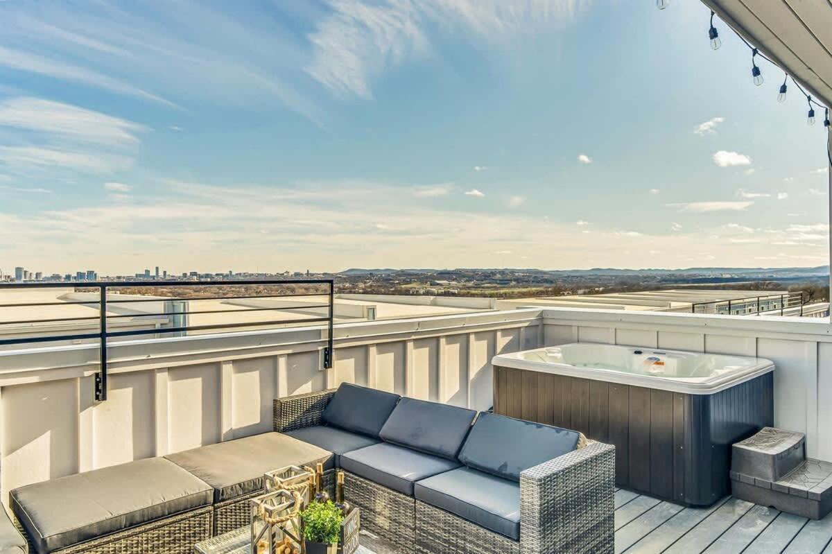 Stunning Rooftop Views Of With Hot Tub Holiday home Nashville