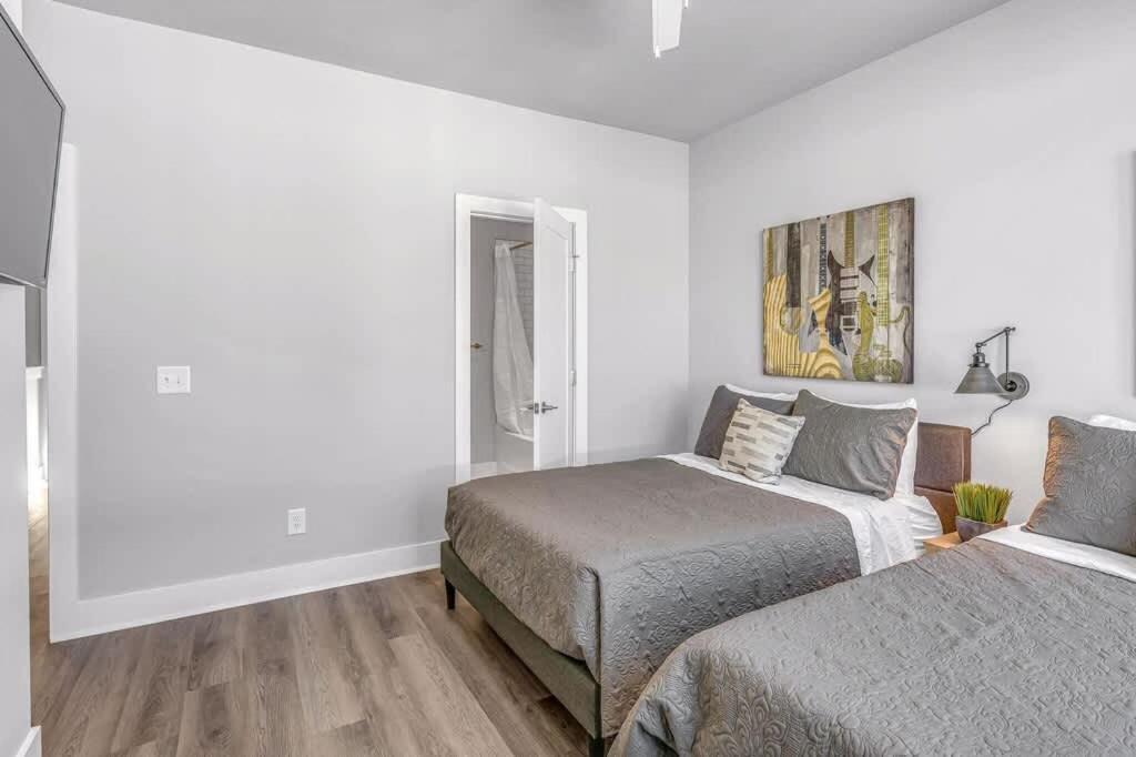 Spacious Nash For 12 Near Broadway Holiday home