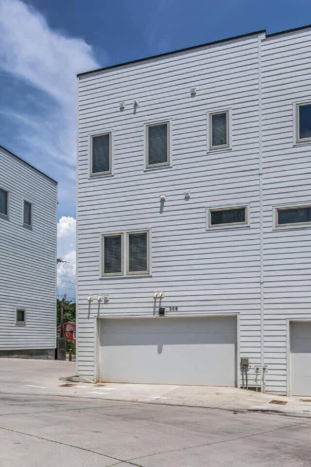 Holiday home Spacious House With Serene Skyline Views *